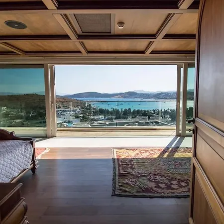 Glamorous With A Pool And Panoramic Sea View Villa *