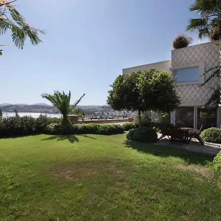 别墅 Glamorous With A Pool And Panoramic Sea View